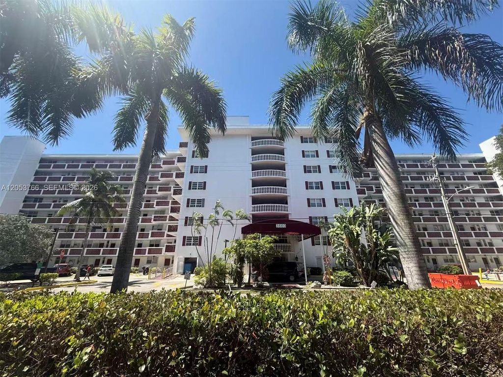 3660 NE 166th St 415, North Miami Beach, FL 33160