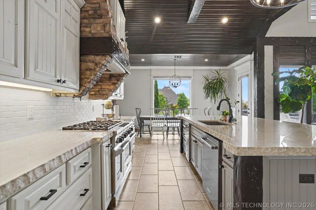 6372 N Wildwood Lane, Owasso, OK 74055