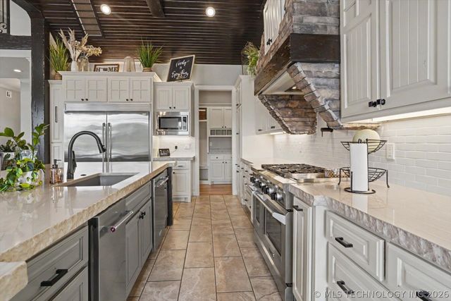 6372 N Wildwood Lane, Owasso, OK 74055