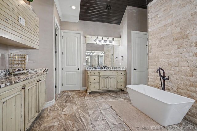 6372 N Wildwood Lane, Owasso, OK 74055