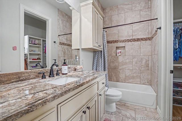 6372 N Wildwood Lane, Owasso, OK 74055
