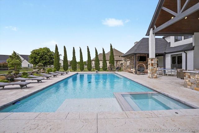 6372 N Wildwood Lane, Owasso, OK 74055