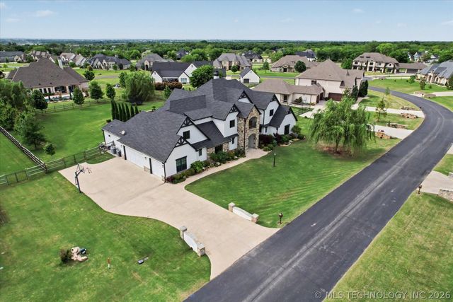 6372 N Wildwood Lane, Owasso, OK 74055