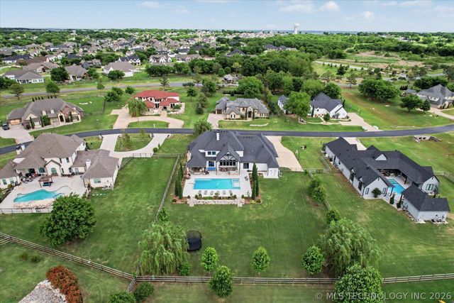 6372 N Wildwood Lane, Owasso, OK 74055