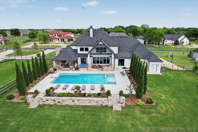 6372 N Wildwood Lane, Owasso, OK 74055