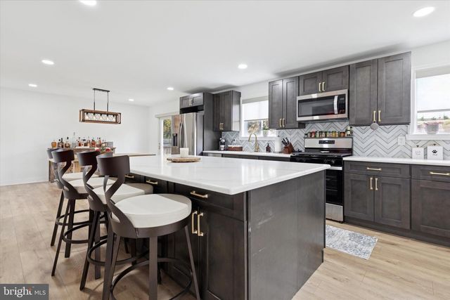 3023 EISENHOWER RD, Norristown, PA 19403