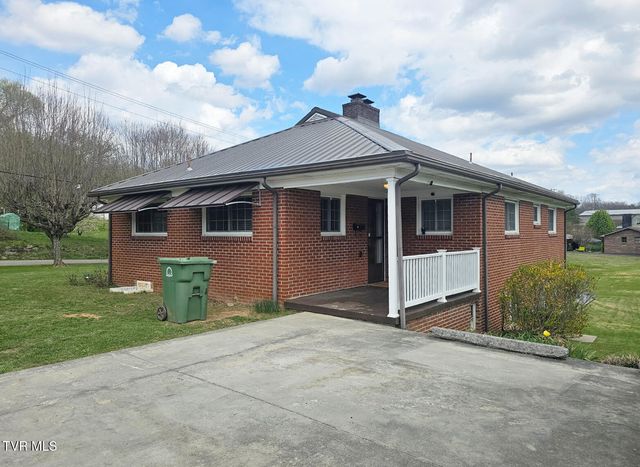 612 Oakwood Avenue, Pennington Gap, VA 24277