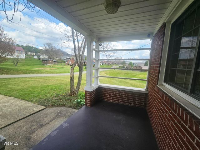 612 Oakwood Avenue, Pennington Gap, VA 24277