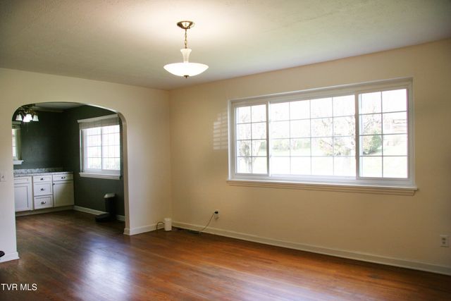 612 Oakwood Avenue, Pennington Gap, VA 24277