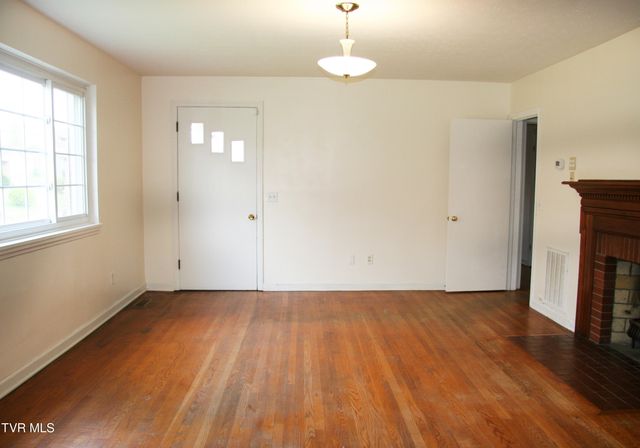 612 Oakwood Avenue, Pennington Gap, VA 24277