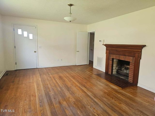 612 Oakwood Avenue, Pennington Gap, VA 24277