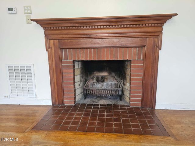 612 Oakwood Avenue, Pennington Gap, VA 24277