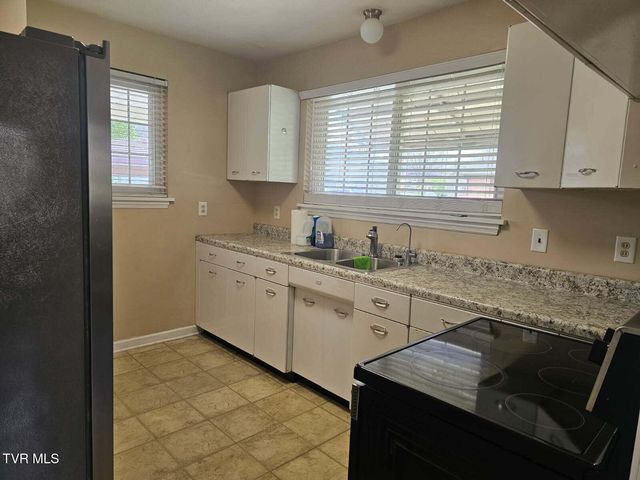 612 Oakwood Avenue, Pennington Gap, VA 24277