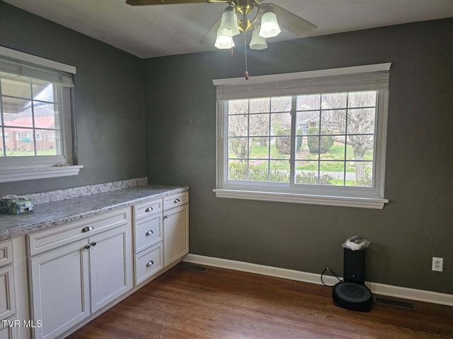 612 Oakwood Avenue, Pennington Gap, VA 24277