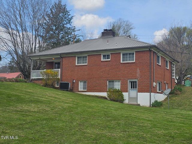 612 Oakwood Avenue, Pennington Gap, VA 24277