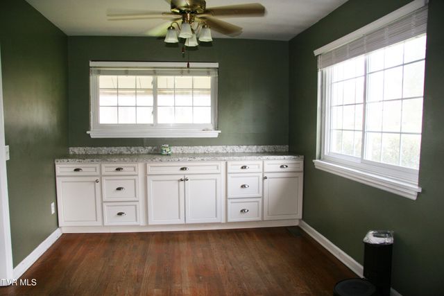 612 Oakwood Avenue, Pennington Gap, VA 24277