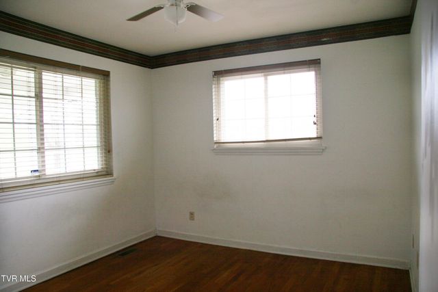 612 Oakwood Avenue, Pennington Gap, VA 24277