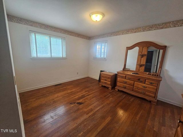 612 Oakwood Avenue, Pennington Gap, VA 24277