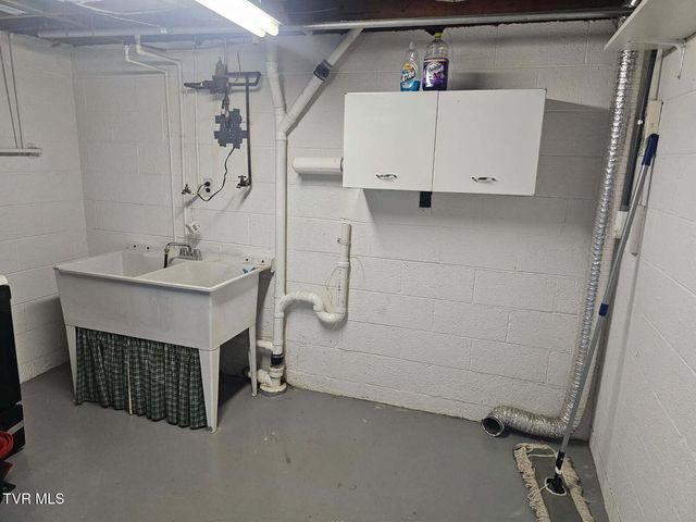 612 Oakwood Avenue, Pennington Gap, VA 24277