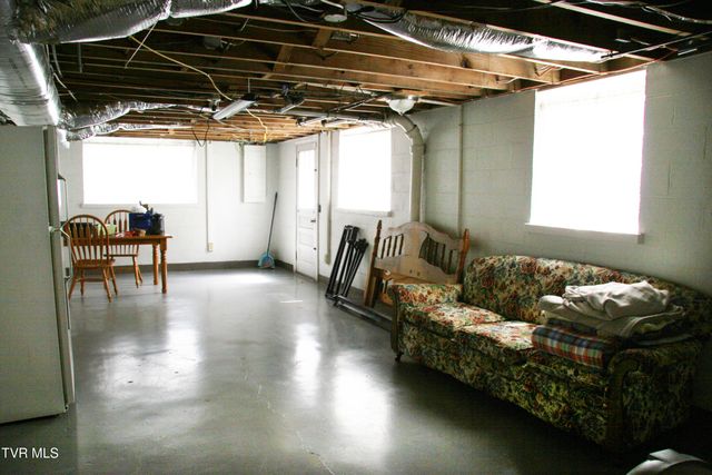 612 Oakwood Avenue, Pennington Gap, VA 24277