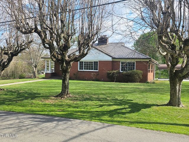 612 Oakwood Avenue, Pennington Gap, VA 24277