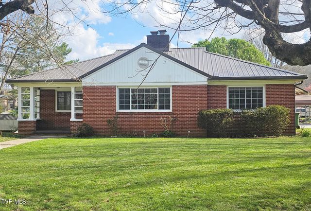 612 Oakwood Avenue, Pennington Gap, VA 24277