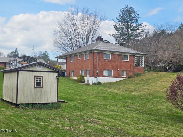 612 Oakwood Avenue, Pennington Gap, VA 24277