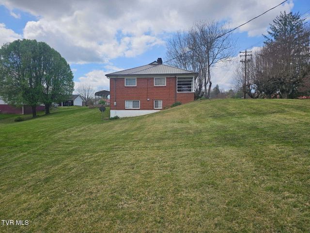 612 Oakwood Avenue, Pennington Gap, VA 24277