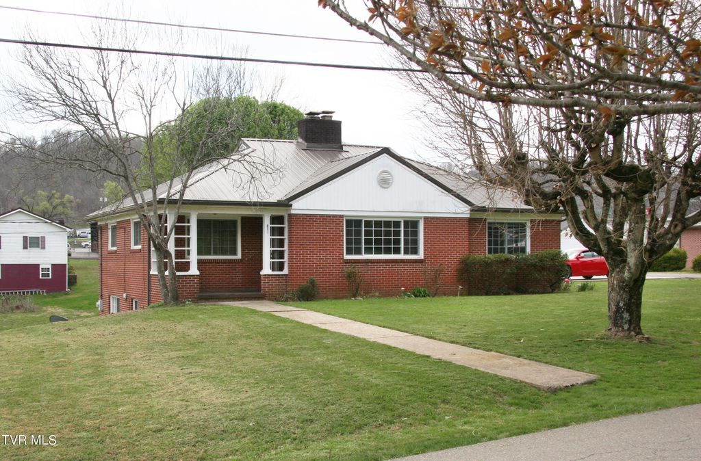 612 Oakwood Avenue, Pennington Gap, VA 24277