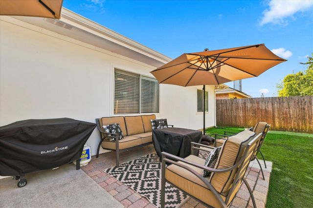 321 Texas Drive, Lake Dallas, TX 75065
