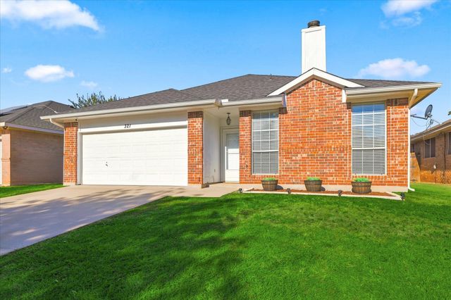 321 Texas Drive, Lake Dallas, TX 75065