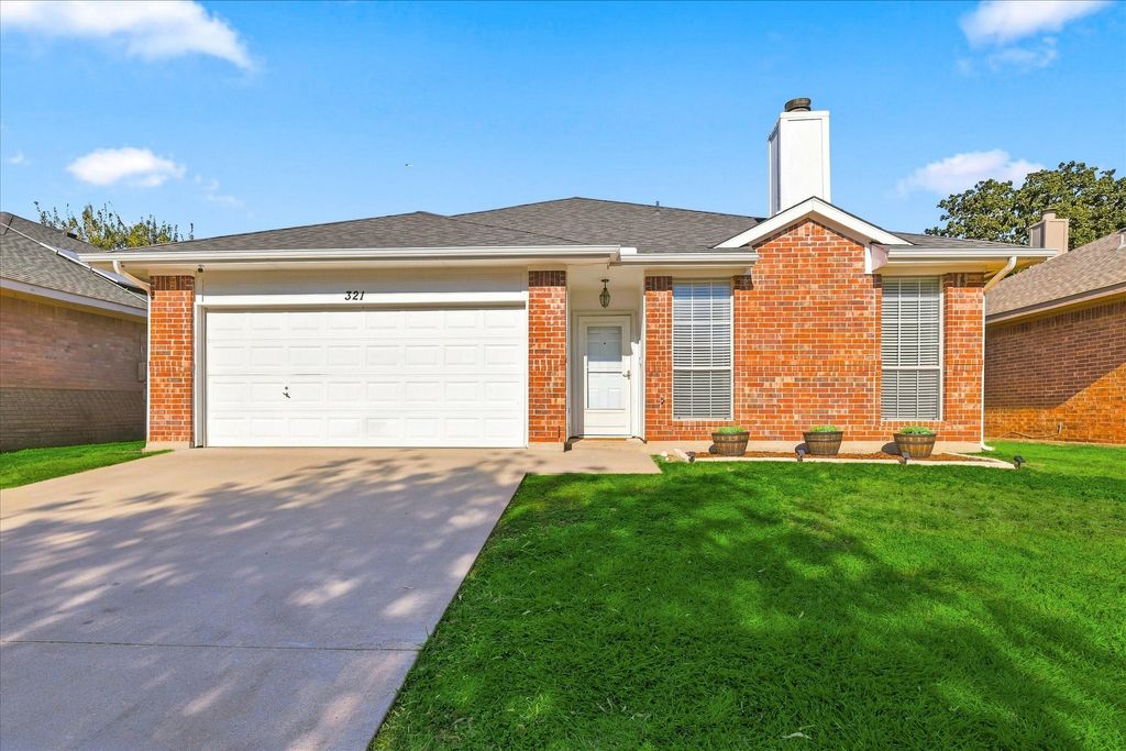 321 Texas Drive, Lake Dallas, TX 75065