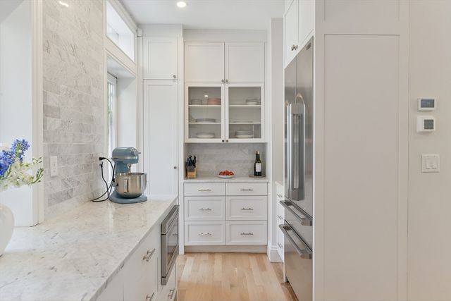 89 Revere St, Boston, MA 02114