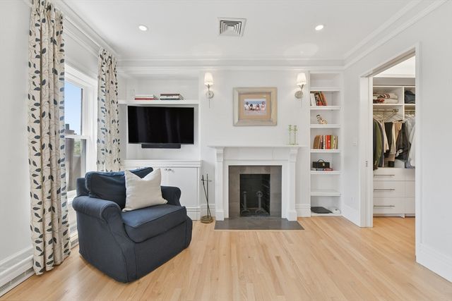 89 Revere St, Boston, MA 02114