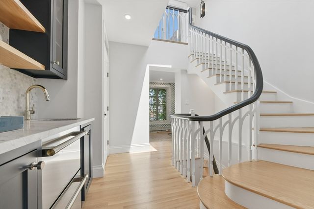 89 Revere St, Boston, MA 02114