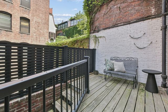 89 Revere St, Boston, MA 02114