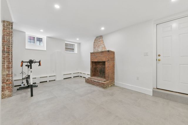 89 Revere St, Boston, MA 02114