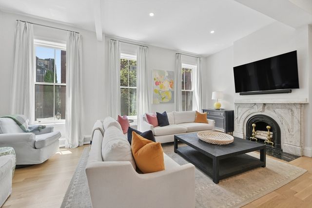 89 Revere St, Boston, MA 02114