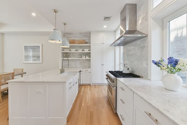 89 Revere St, Boston, MA 02114
