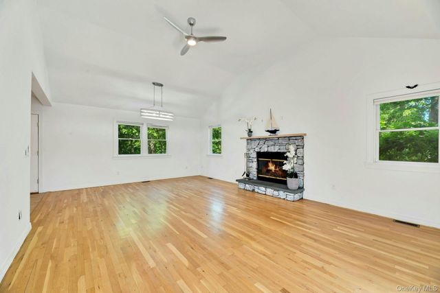 46 Sherwood Road, Hampton Bays, NY 11946