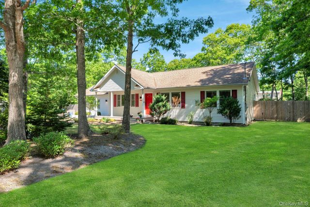 46 Sherwood Road, Hampton Bays, NY 11946