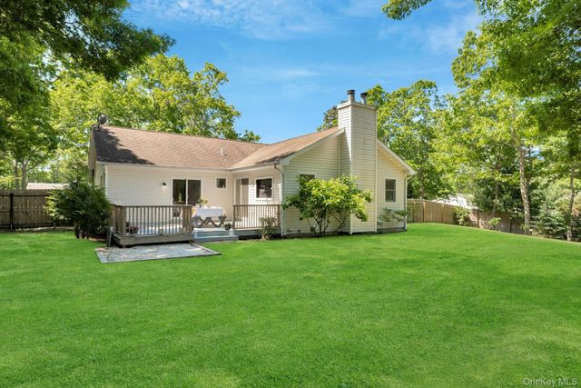 46 Sherwood Road, Hampton Bays, NY 11946