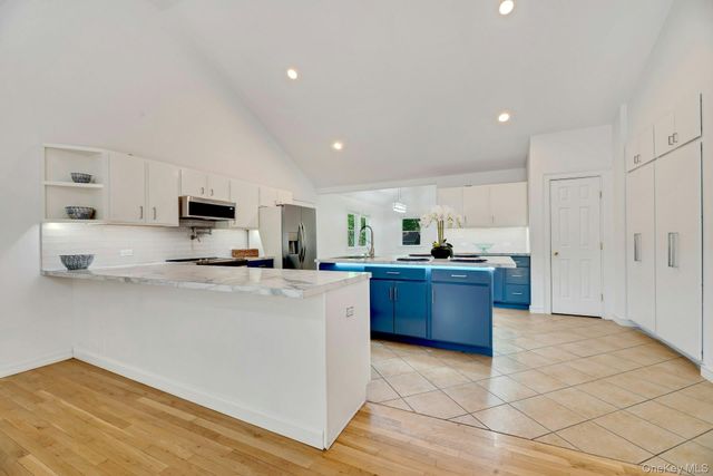 46 Sherwood Road, Hampton Bays, NY 11946
