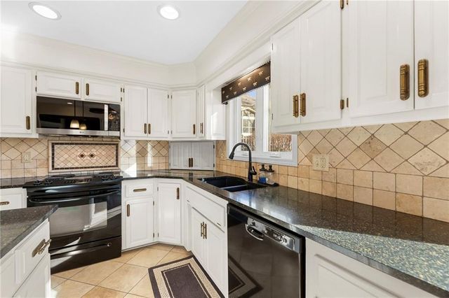 8041 Acuff Lane, Lenexa, KS 66215