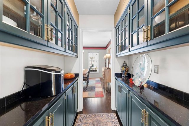 8041 Acuff Lane, Lenexa, KS 66215