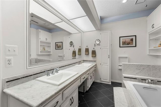 8041 Acuff Lane, Lenexa, KS 66215