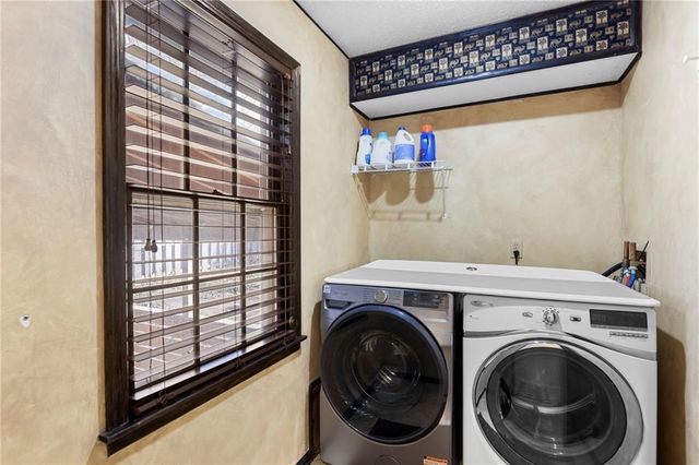 8041 Acuff Lane, Lenexa, KS 66215