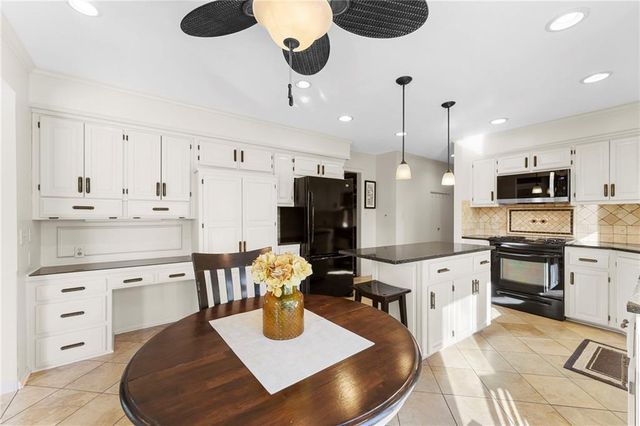 8041 Acuff Lane, Lenexa, KS 66215