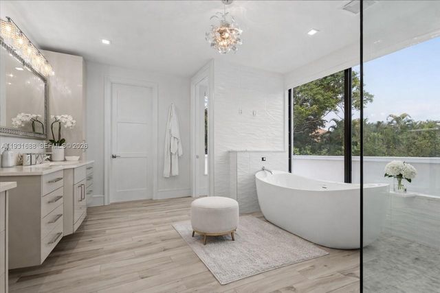 3800 Crayton Road, Naples, FL 34103