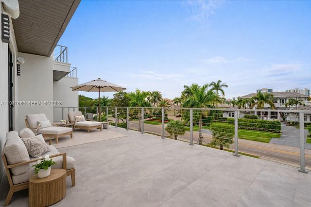 3800 Crayton Road, Naples, FL 34103